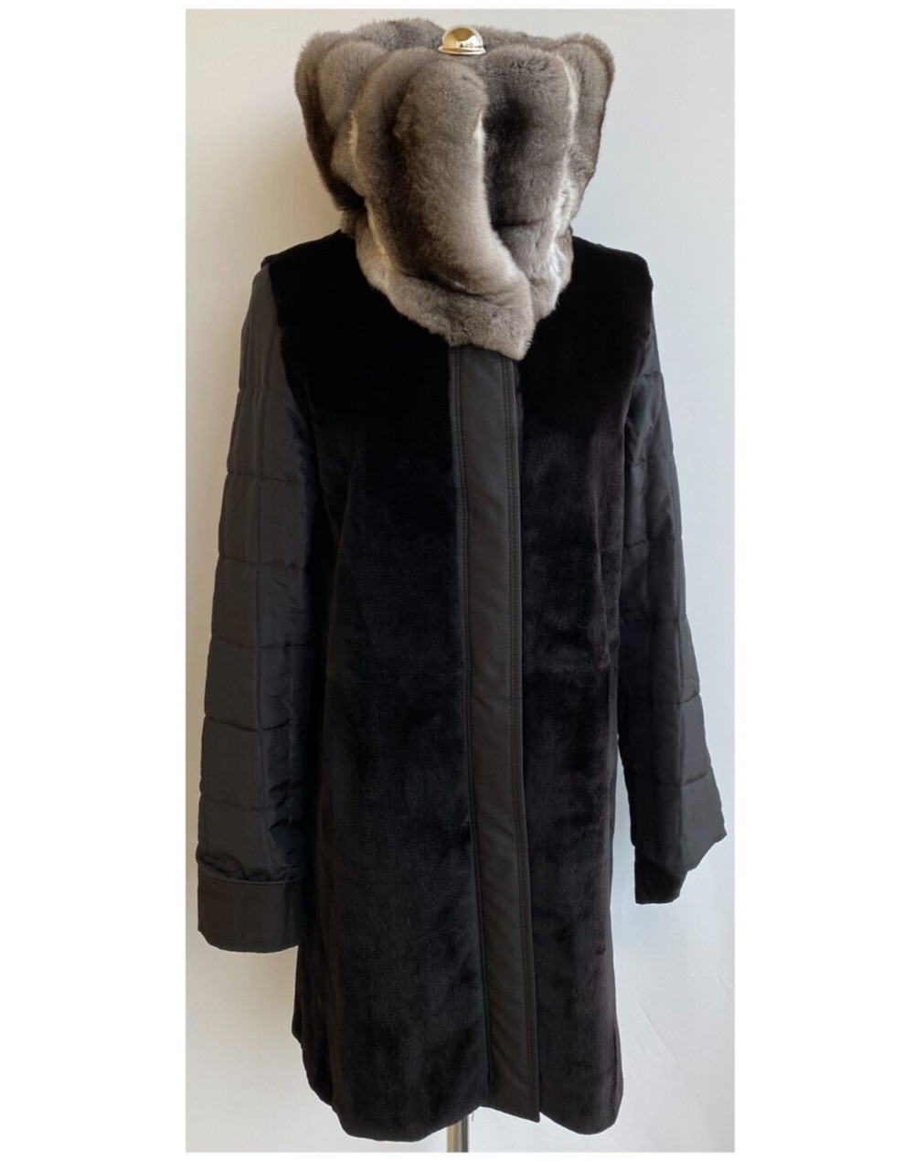 CAROLINA HERRERA Reversible Haute Couture Recent Chinchilla Fur Coat US 8